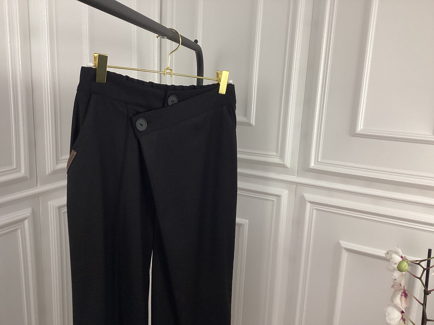 Super schöne Hose Cross Over Knopf black