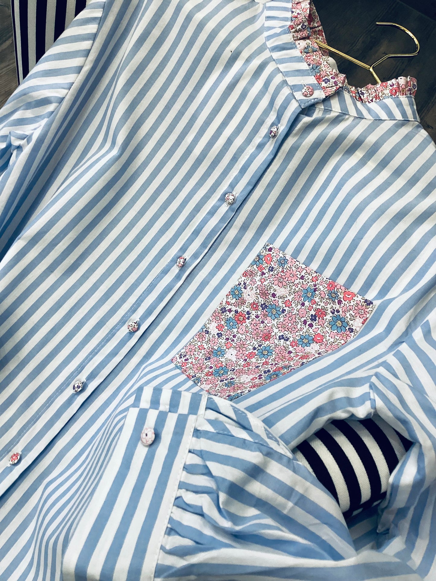 Bluse Hemd 🌸  mit Rüschen sky Blue gestreift