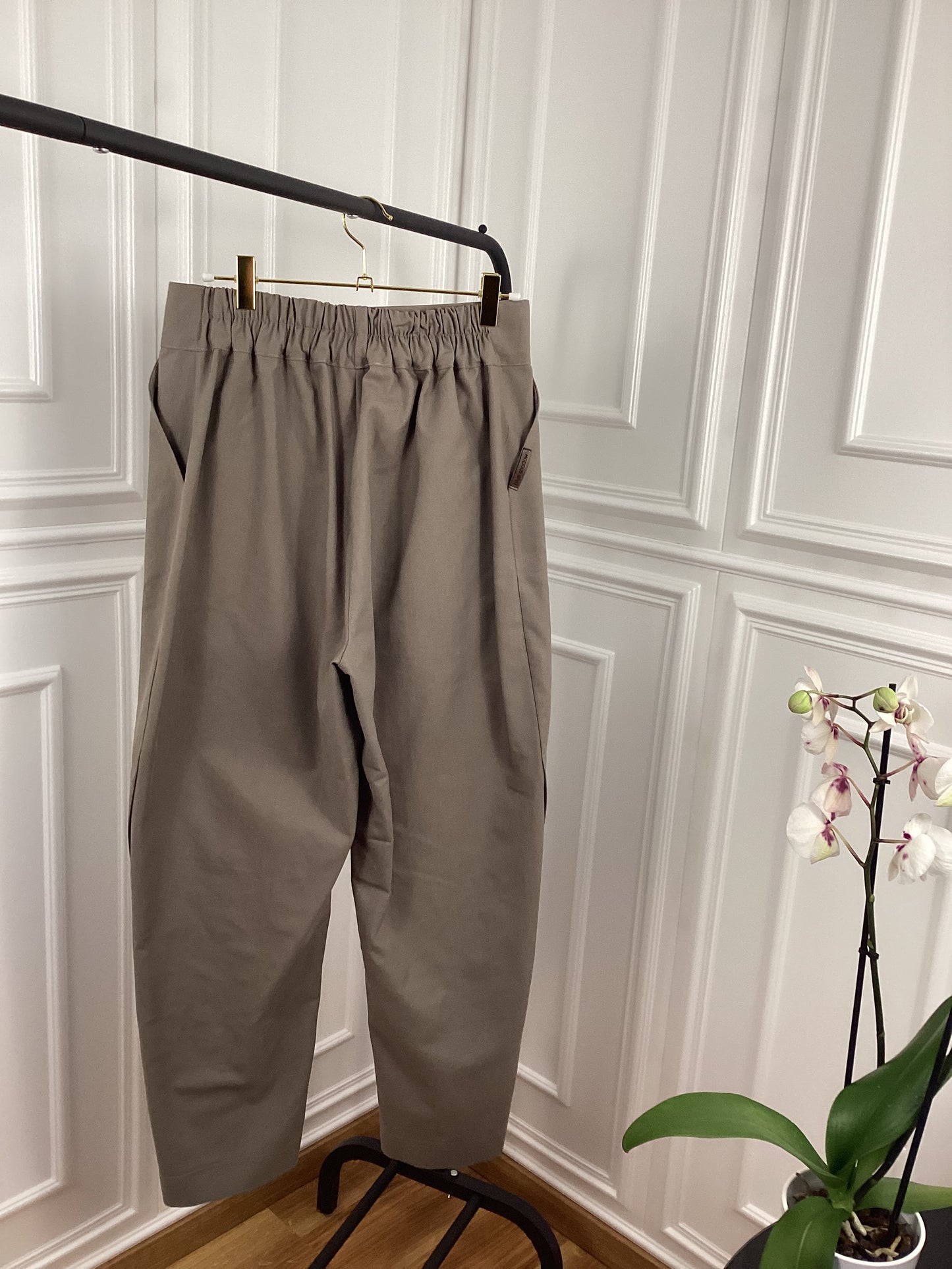 Wunderschöne Hose in Khaki  normale Passform Knöpfe
