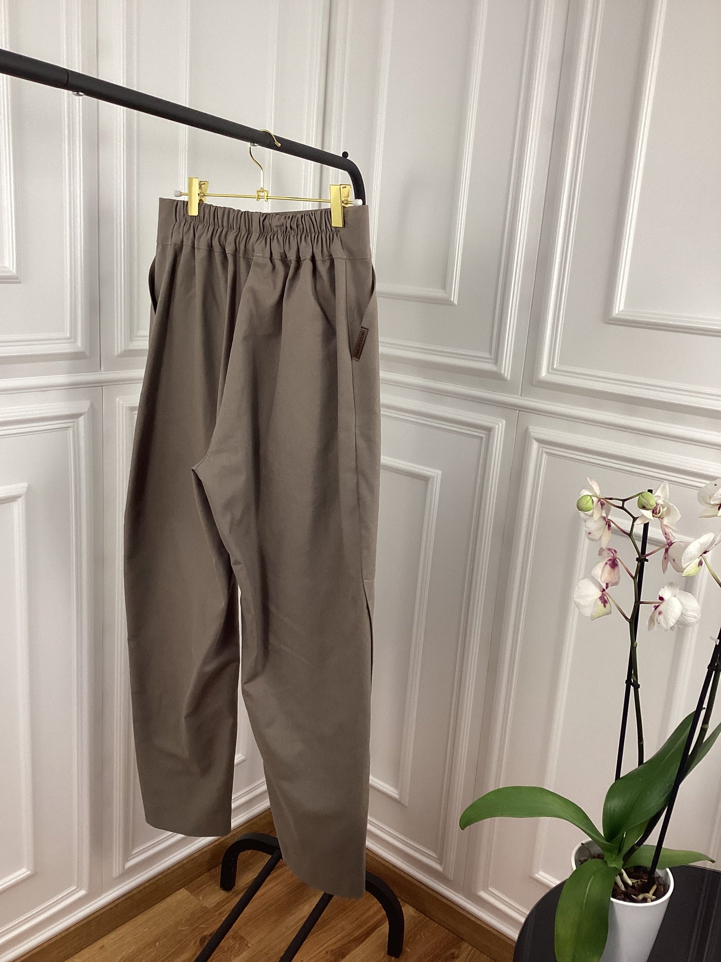 Wunderschöne Hose in Khaki  normale Passform Knöpfe