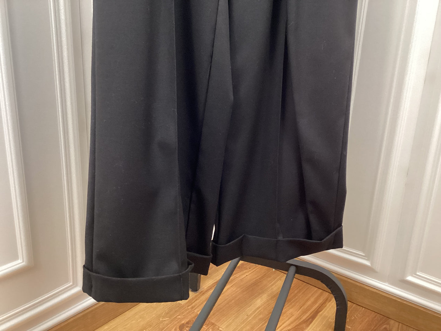 Super schöne Hose Cross Over Knopf black