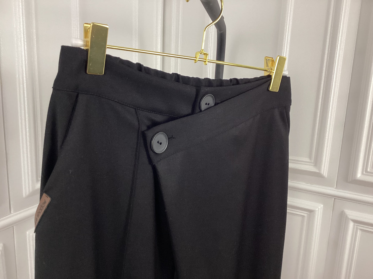 Super schöne Hose Cross Over Knopf black