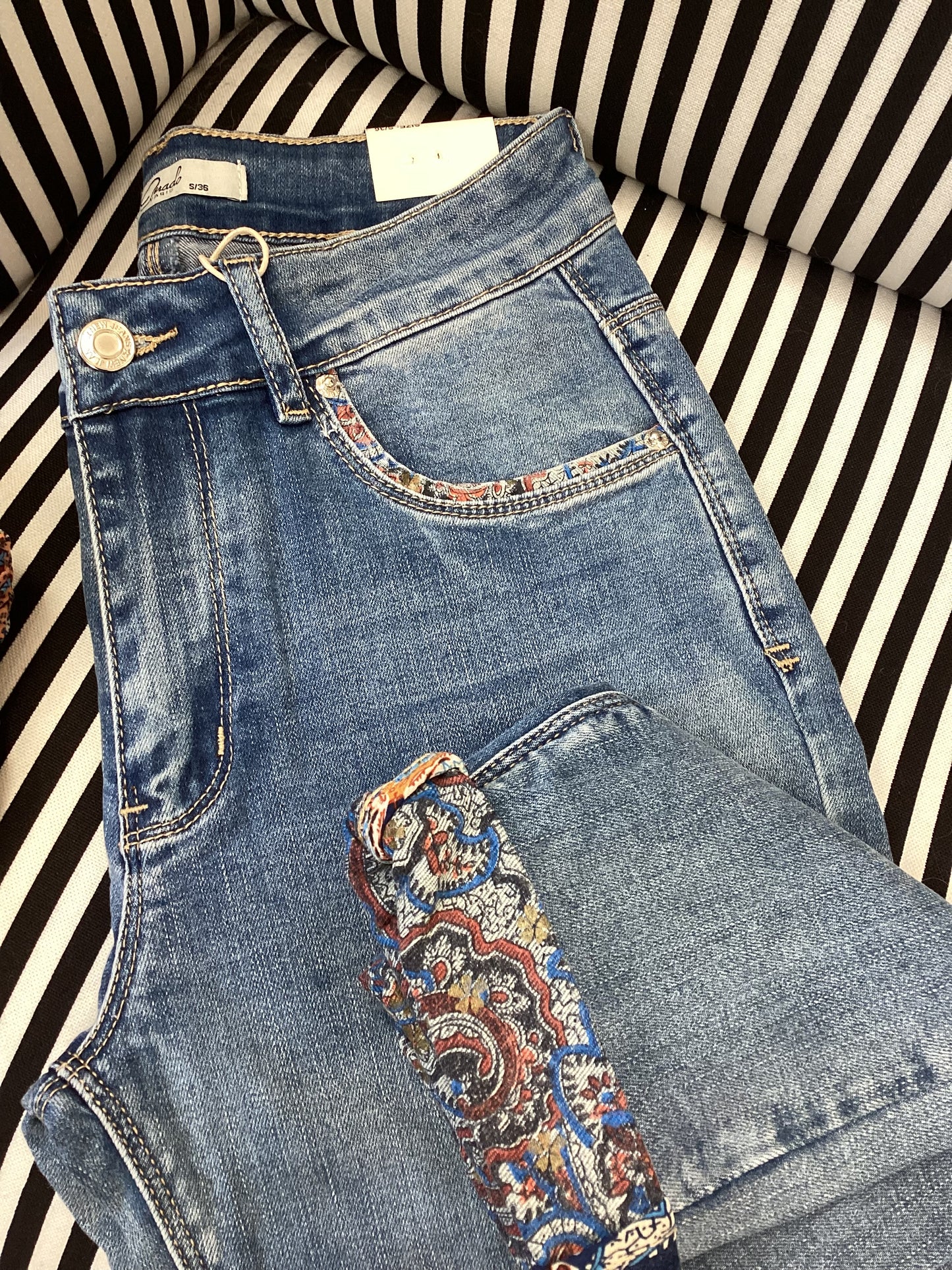 Moderne Jeans 👖 Paisley Tuch Gürtel sky blue